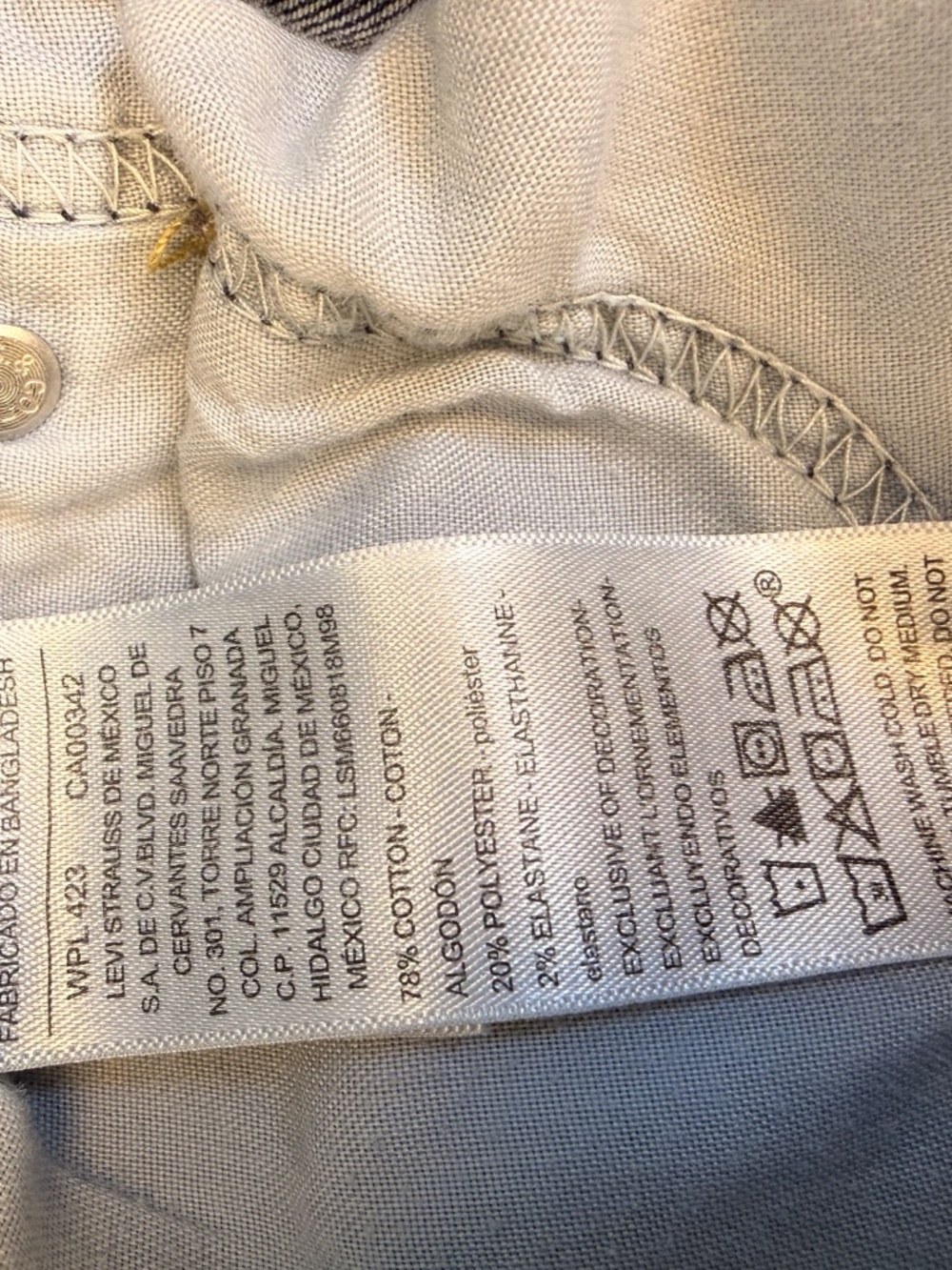 Levi's Signature Bermuda Denim Shorts Women's Size 4‎ Stretch Mid Rise Cuffed - Picture 6 of 8
